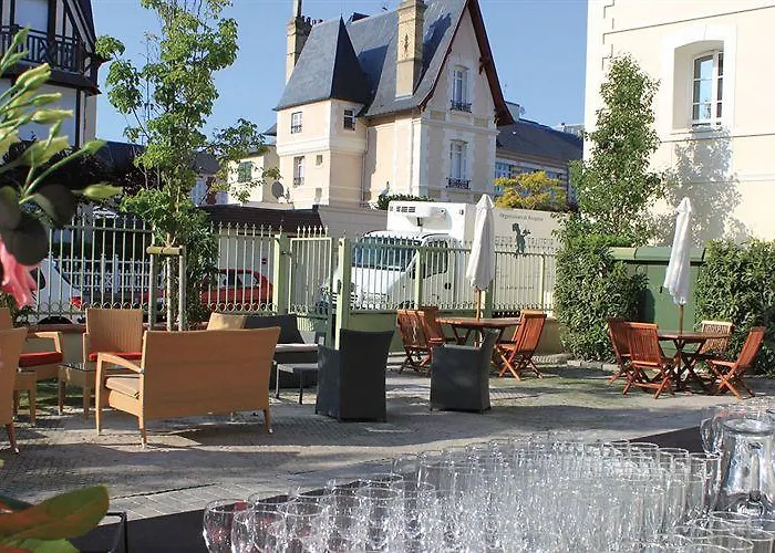 La Closerie & 4* 多维尔