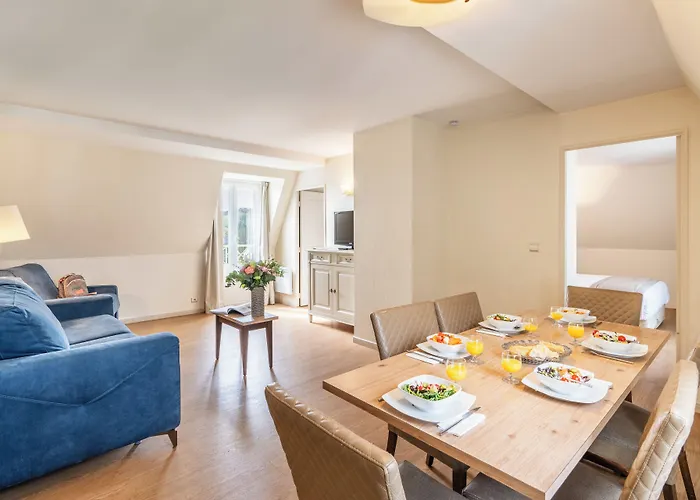 La Closerie & 4* 도빌